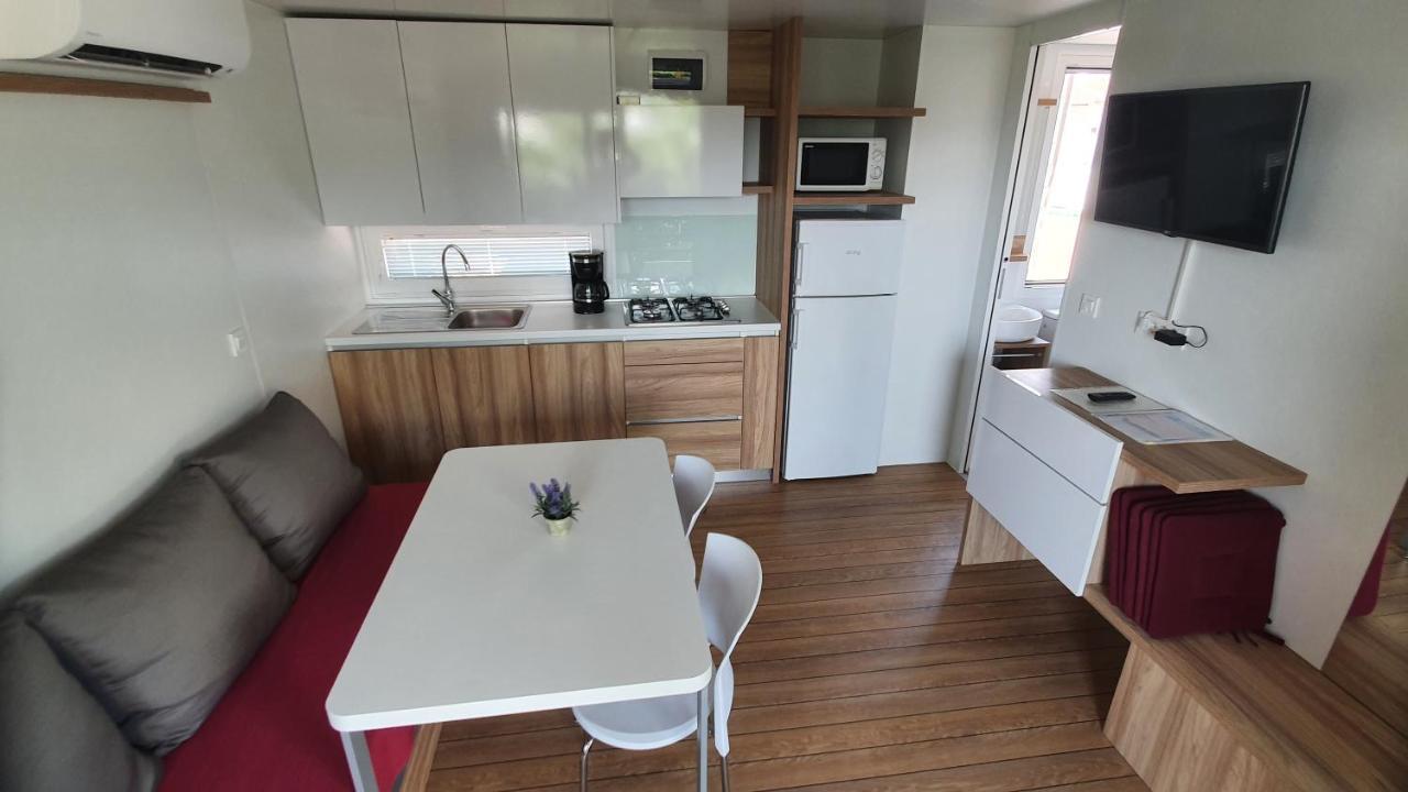Mobile Homes Suha Punta Kampor Exteriör bild